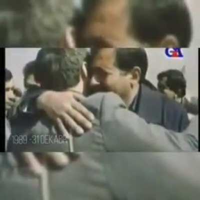 31 Dekabr 1989 Nax&ccedil;ıvan. G&uuml;ney və quzey azərbaycanlıların tikanlı məftillərin qırdığı g&uuml;n. Həmrəylik G&uuml;n&uuml;m&uuml;z M&uuml;barək Azərbaycan!