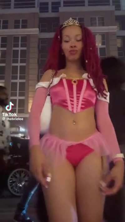 Her cameltoe and fat ass