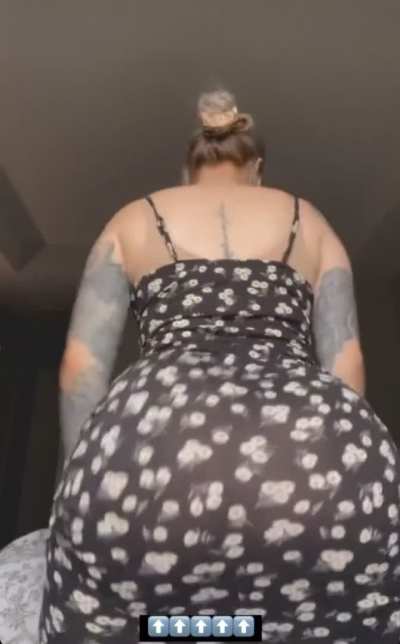 Nerdy PAWG Butt