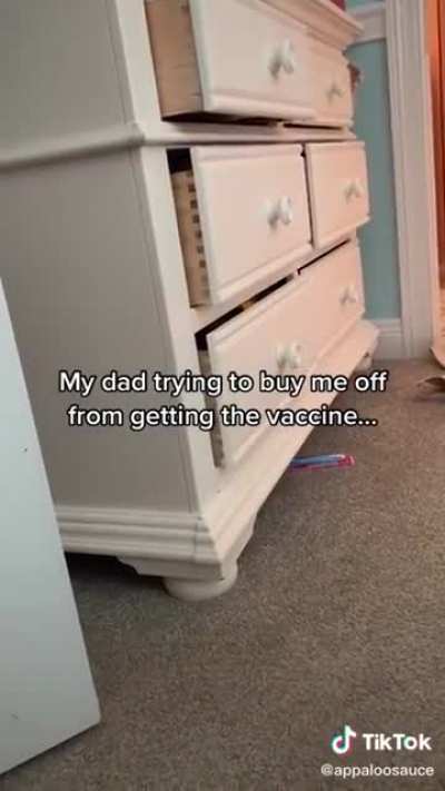 Dad Offers Daughter $2,000 to Not Get Vaccine