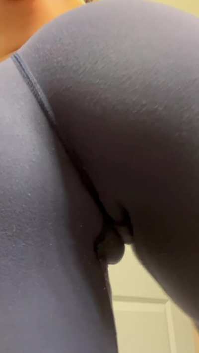 Can&rsquo;t resist a slut in leggings