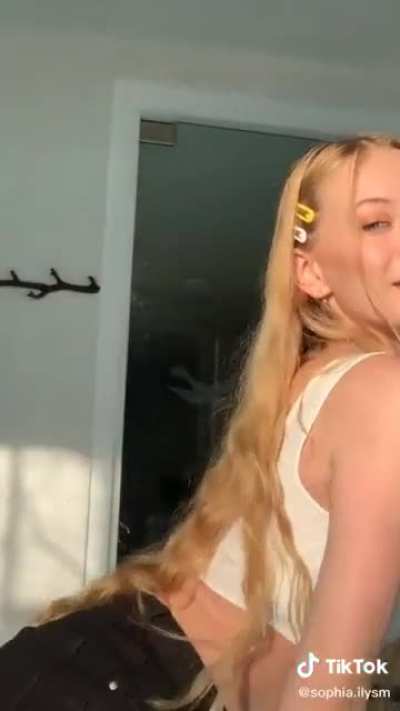 Looking sexy on Tiktok