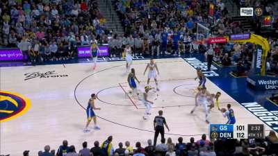 [Highlight] Watson obliterates Steph Curry's layup attempt