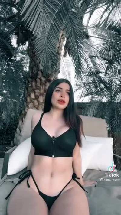 I could watch her sit there all day😍