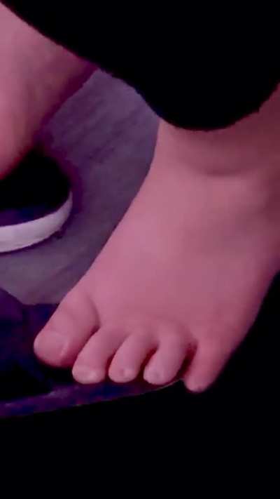 r/candidfeetandsoles Lounge
