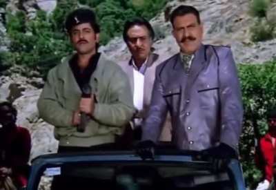 Marais Erasmus to the third umpire for #PAKvBAN