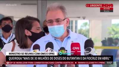 Ministro da saúde recebendo o briefing ao vivo