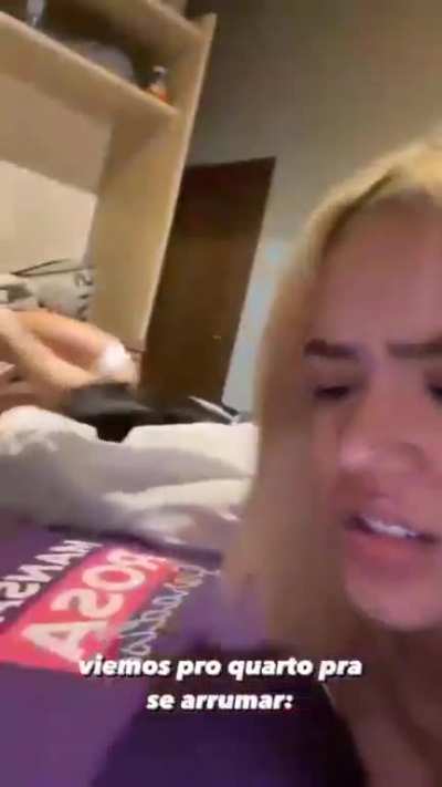 Tain&aacute; pagando peito