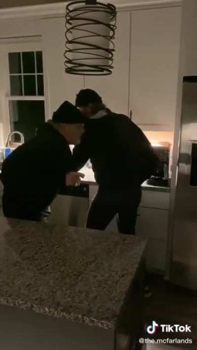 I&rsquo;m a burglar, I&rsquo;m a burglar