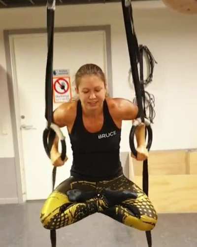 Lotus muscle-ups