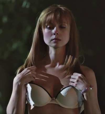 Birthday Babe: Galadriel Stineman in Shameless [S3E4-2013]
