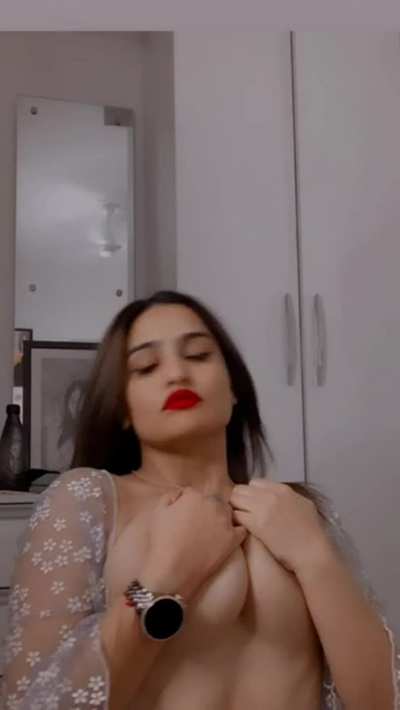 Indian Babe going extra mile
