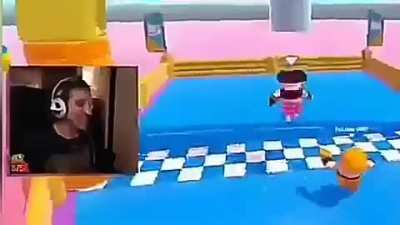 K&uuml;f&uuml;r derlemesi ama hem pixel pixel hem de autotune