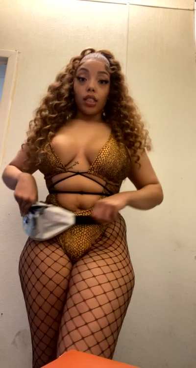 Wore this outfit for you, honey