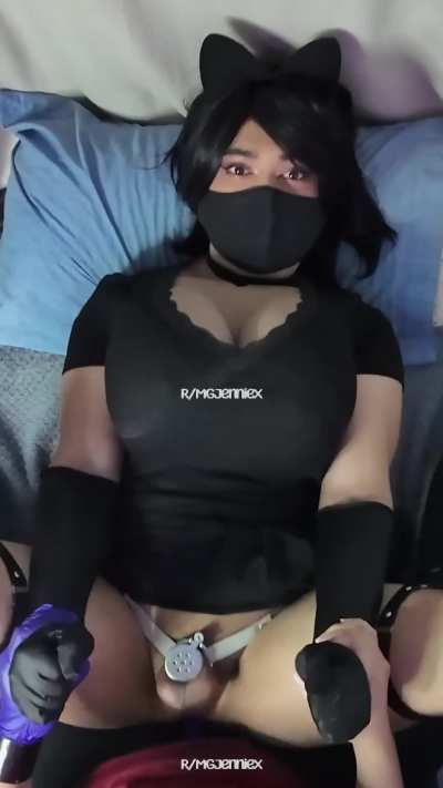 Thought my GF wanted to be cute and hold my hands, but really she just wanted to fuck me even harder...