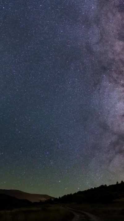Animated astrophotography of the Milkyway and its meteors