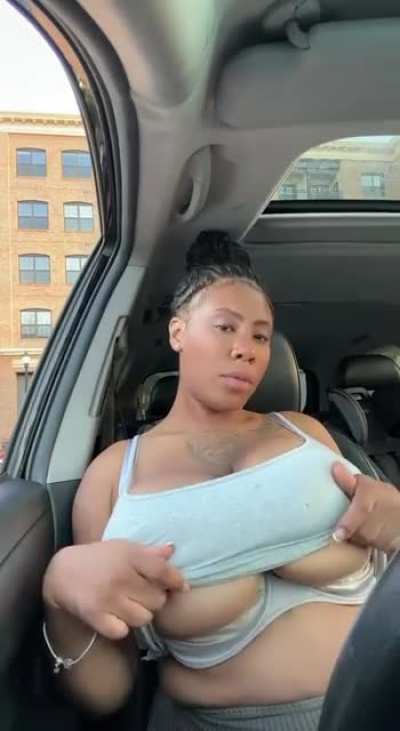 Love her tits🤤