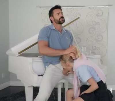 how to play a piano
