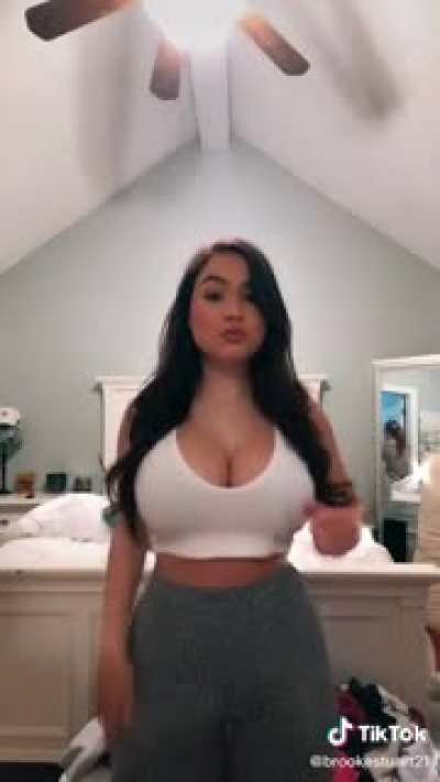 Holy fuck 🍒😋