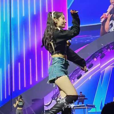 230625 (CDT) - Dahyun mixing the choreo of "Candy Pop" and Nayeon's "POP!" together