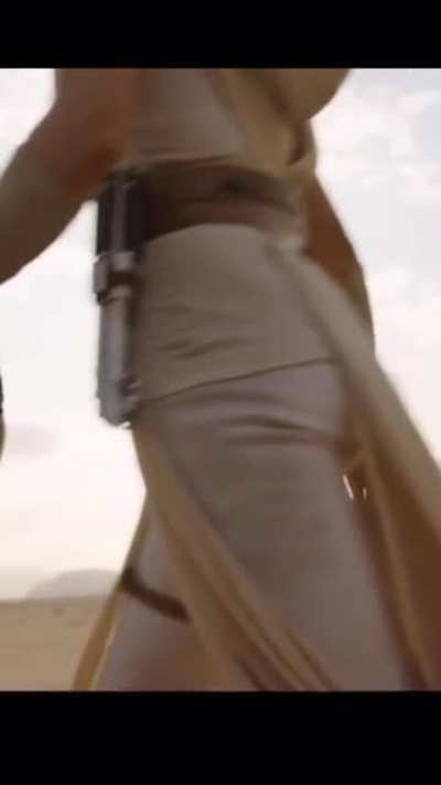 Rey&rsquo;s big round butt in Behind the Scenes