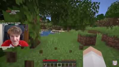 TommyInnit gets spooked by Ph1lza