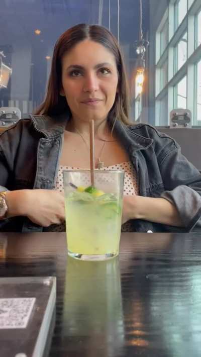 buy me a drink and I&rsquo;ll flash you!