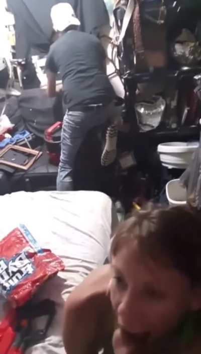 Giving Head Behind Her Bf&rsquo;s Back