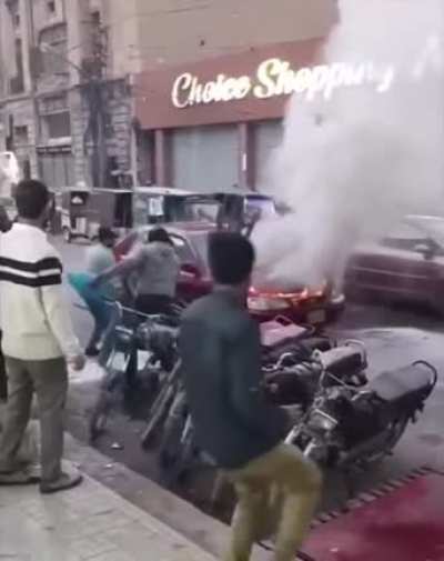 Sandalye yangın s&ouml;nd&uuml;r&uuml;yor demek ki, himmm hıı ananın, ne var hocam