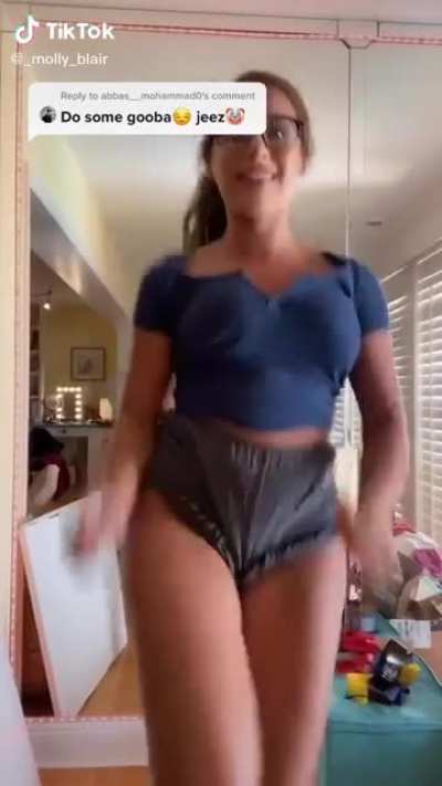 Jiggly in shorts. She knows she makes us nut🤦🏻<wbr>‍♂️