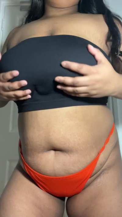 Plump and scattered with golden stretch marks&hellip; would you breed me? 