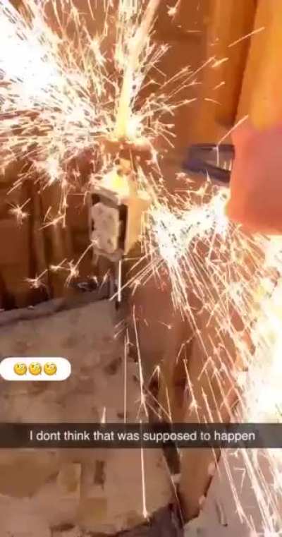 Man cuts plug, girl screams when it starts sparking