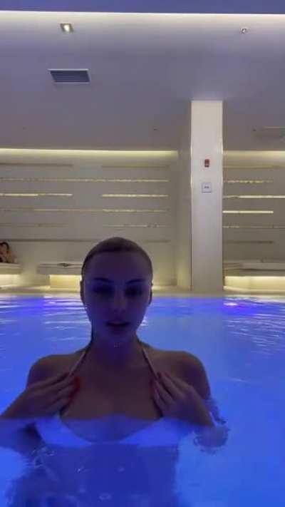 She wanna to be Sexy.....