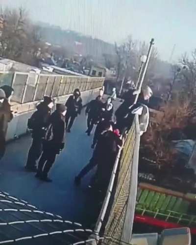 İntihara kalkışan 12 yaşındaki kızı kurtaran &ouml;ğrenciler