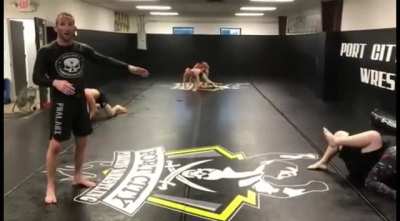 MMA school teaching in-depth lessons
