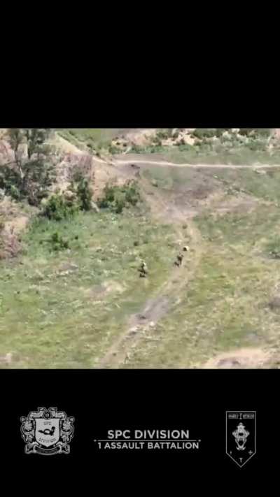 92nd Assault Brigade's 1st Assault Battalion + SPC Division drone teams strike large Russian infantry groups with kamikaze FPV, in "Slobozhan jungle"