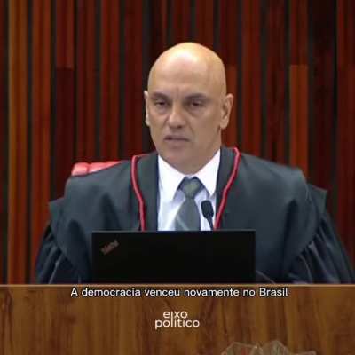 Alexandre de Moraes dizendo que quem contestar o resultado da eleição em atos antidemocráticos será tratado como criminoso.