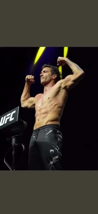 Jake Gyllenhaal looking awfully saucy