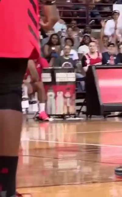 But let&rsquo;s me honest. It&rsquo;s clear ball ain&rsquo;t life for trav. Them handles are trash 😂😂😂