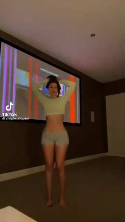 wait til she turn around