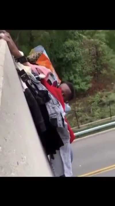 Man robs a Forever 21 and employee gives him the option to give stolen goods back or jump.