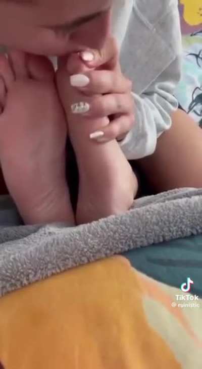 Licking friend&rsquo;s feet