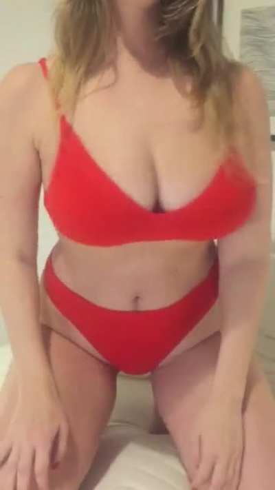 I've started buying bras without wires so I can bounce my tits for you, do you like?