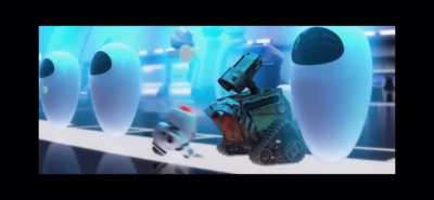 Mo tries to clean Wall-E