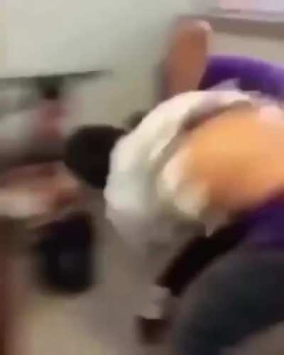 Pelea en el ba&ntilde;o