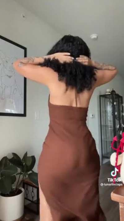 She&rsquo;s finally doing back povs 🤤