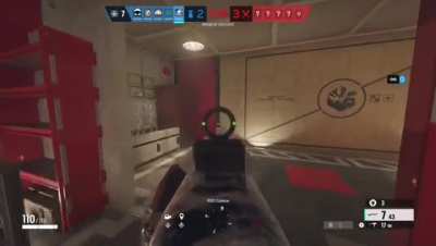 I let my Friend who had never play siege try his first game in unranked ! What do you think of his level ?