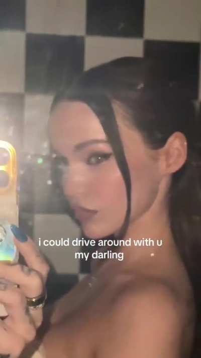'i loooove vintage corsets &amp;amp; dirty mirrors WYL 2 DAYSSSS' - Tiktok September 2025