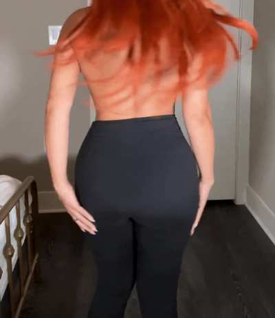 This realtor love to bounce her boobs if her clients ask gently:)