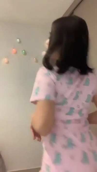 Anyone know who this thottie is?